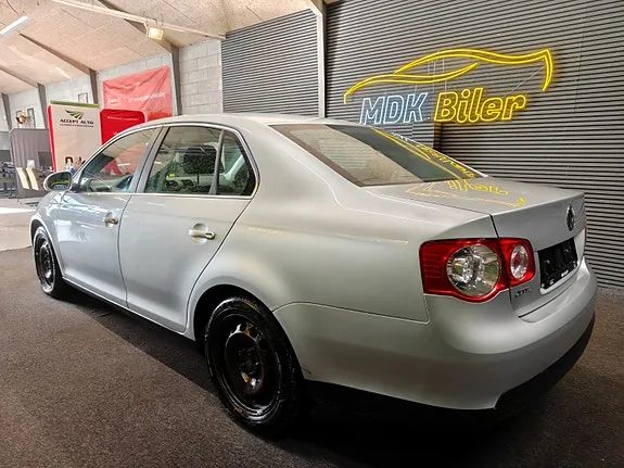 Volkswagen Jetta 2010 photo 3