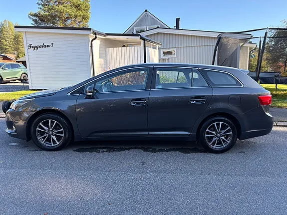 Toyota Avensis 2013 photo 3