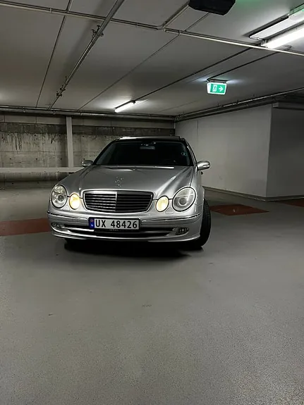 Mercedes-Benz E240 2002 photo 2