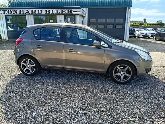 Opel Corsa 2010 photo 2