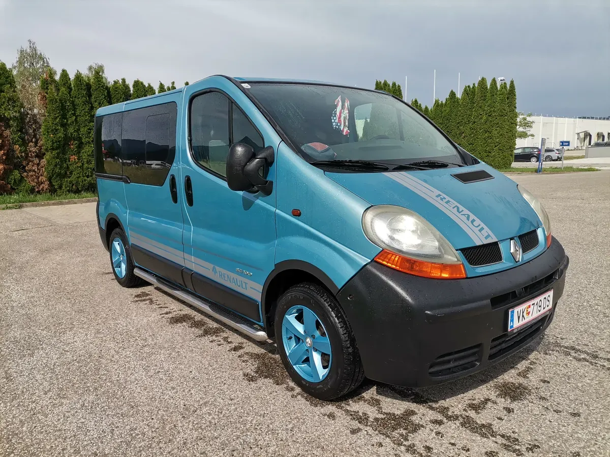 Renault Trafic 2003 photo 2