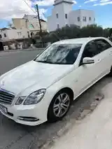 Mercedes-Benz E-Class 2012 photo 2
