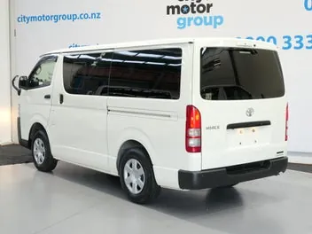 Toyota Hiace 2023 photo 3
