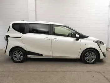 Toyota Sienta 2017 photo 4