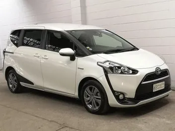 Toyota Sienta 2017 photo 2