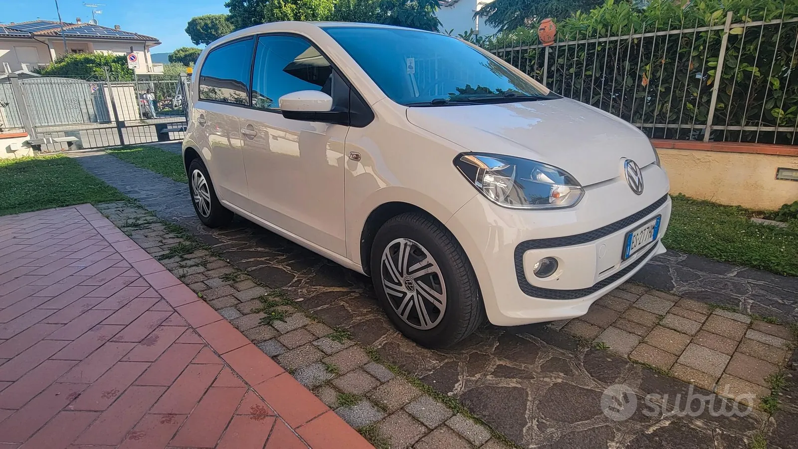 Volkswagen Up 2013 photo 3
