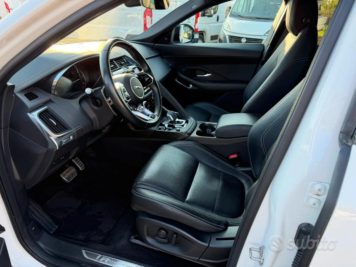 Jaguar E-Pace 2023 photo 5