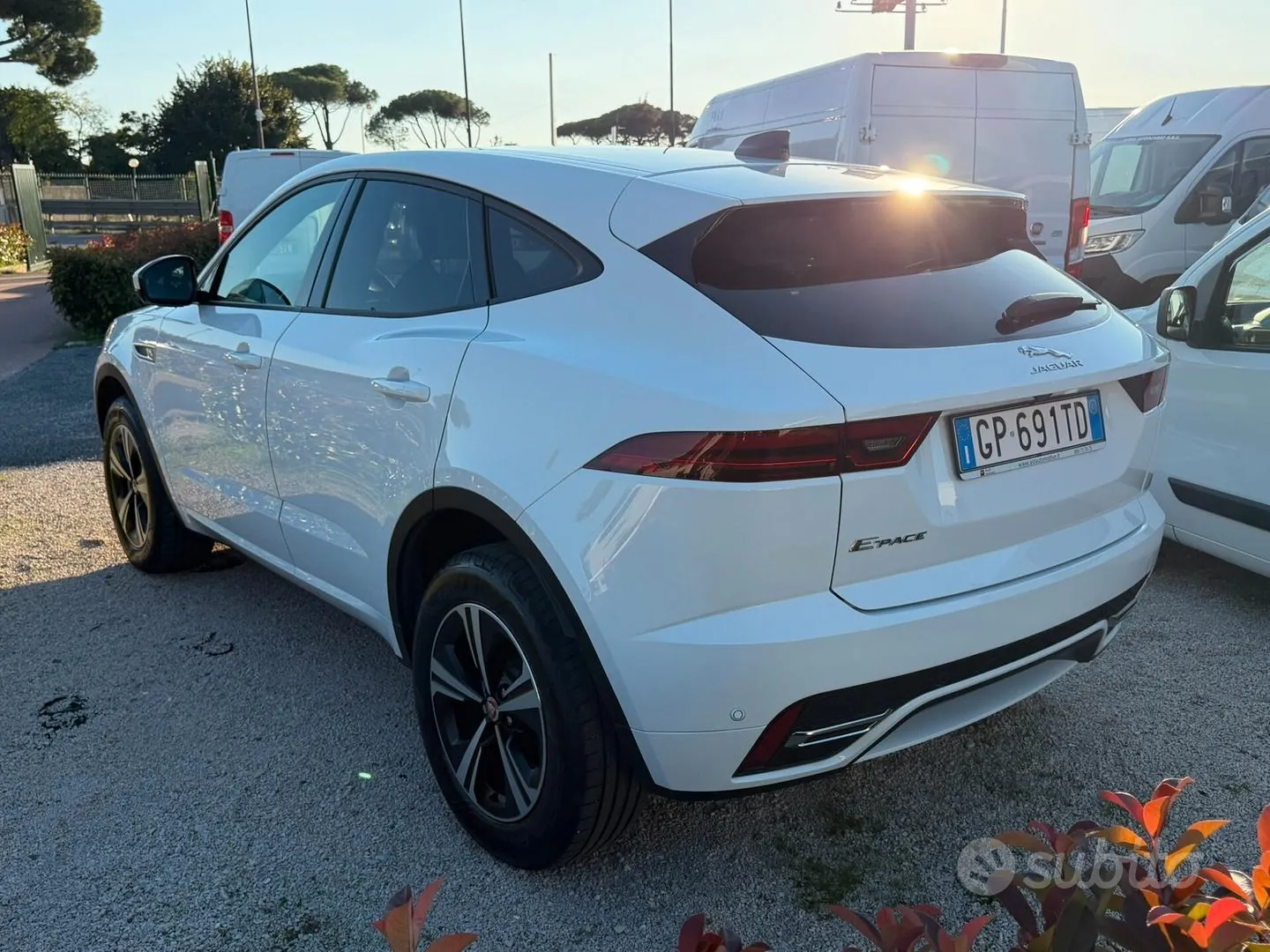 Jaguar E-Pace 2023 photo 4