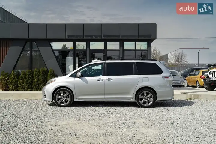 Toyota Sienna 2019 photo 3