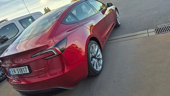 Tesla Model 3 2025 photo 2