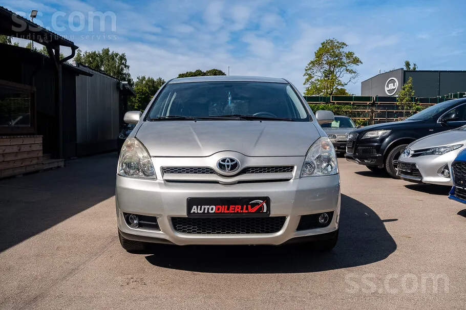 Toyota Corolla Verso 2006 photo 2