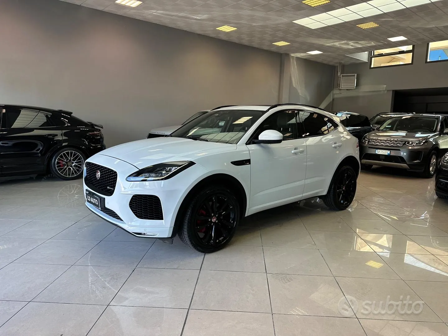 Jaguar E-Pace 2018 photo 3