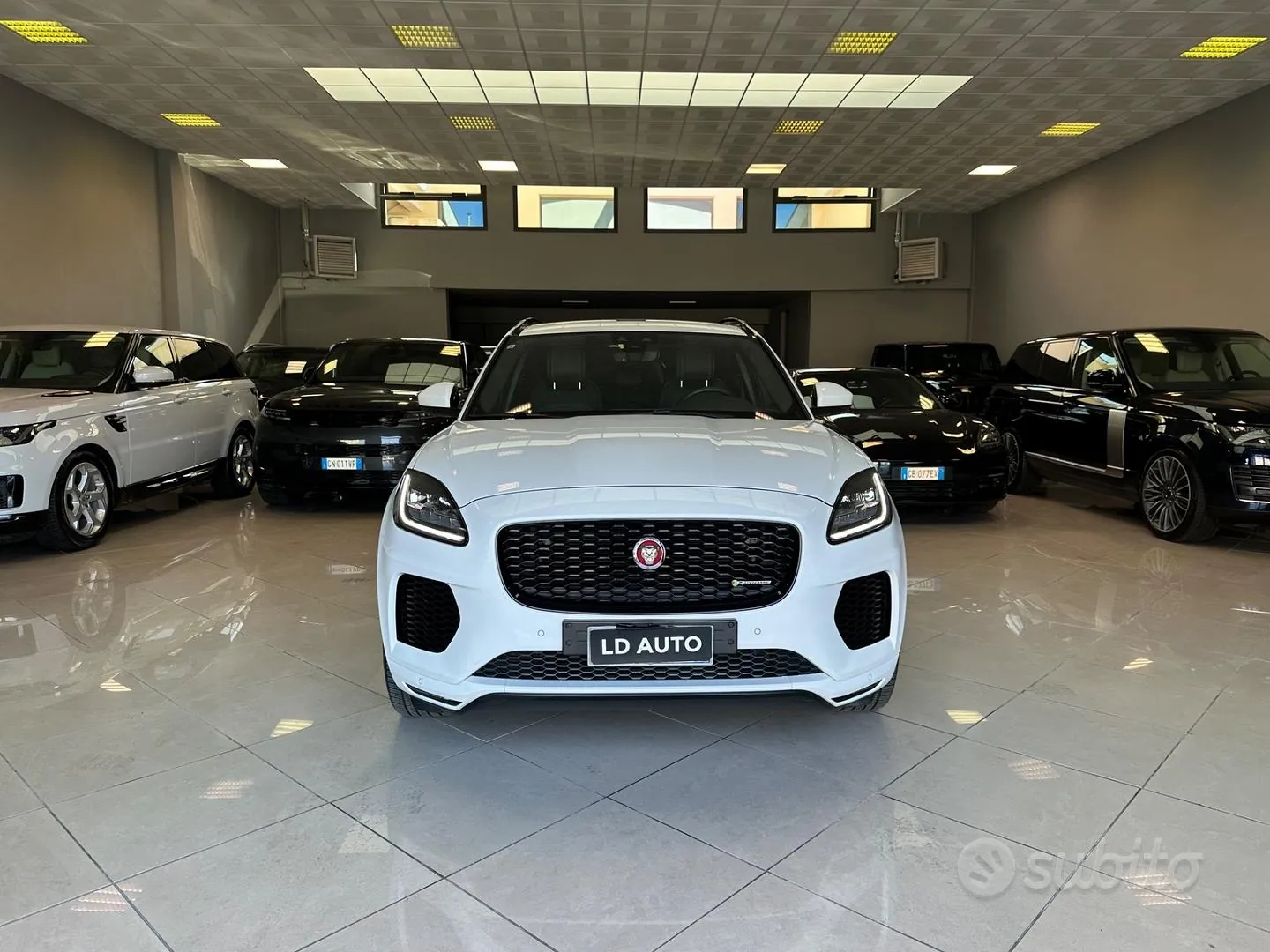 Jaguar E-Pace 2018 photo 2