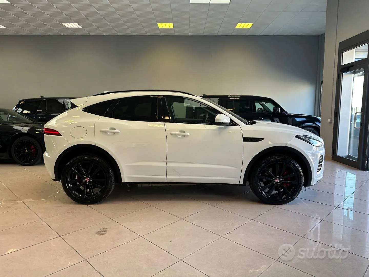 Jaguar E-Pace 2018 photo 4