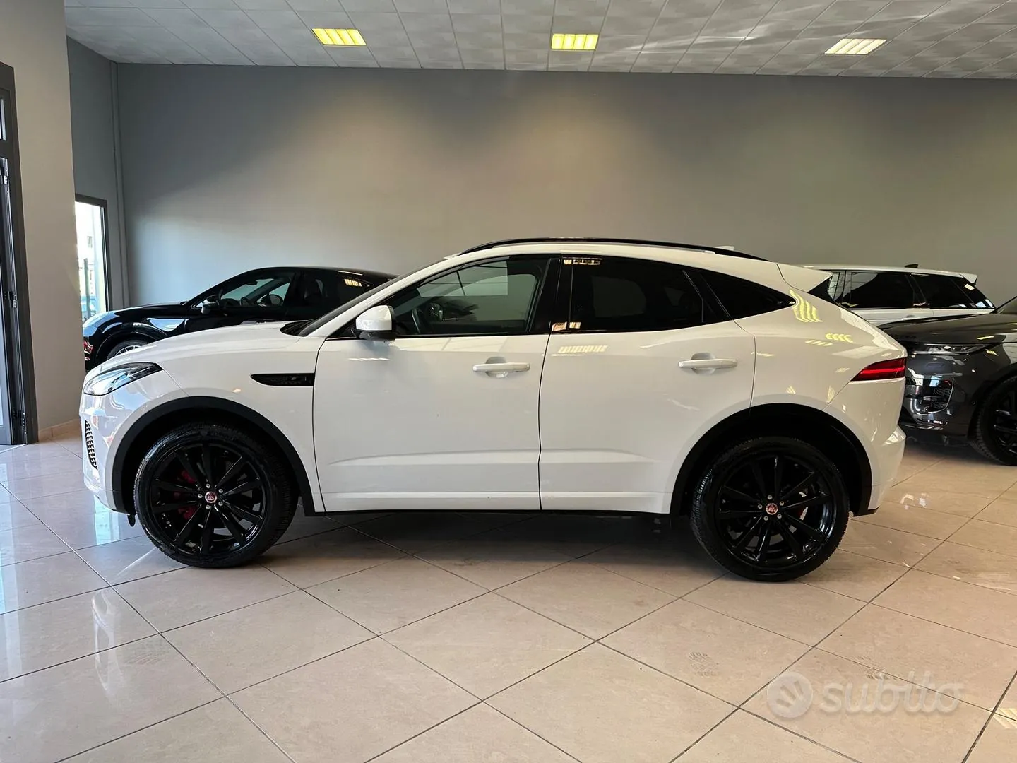 Jaguar E-Pace 2018 photo 5