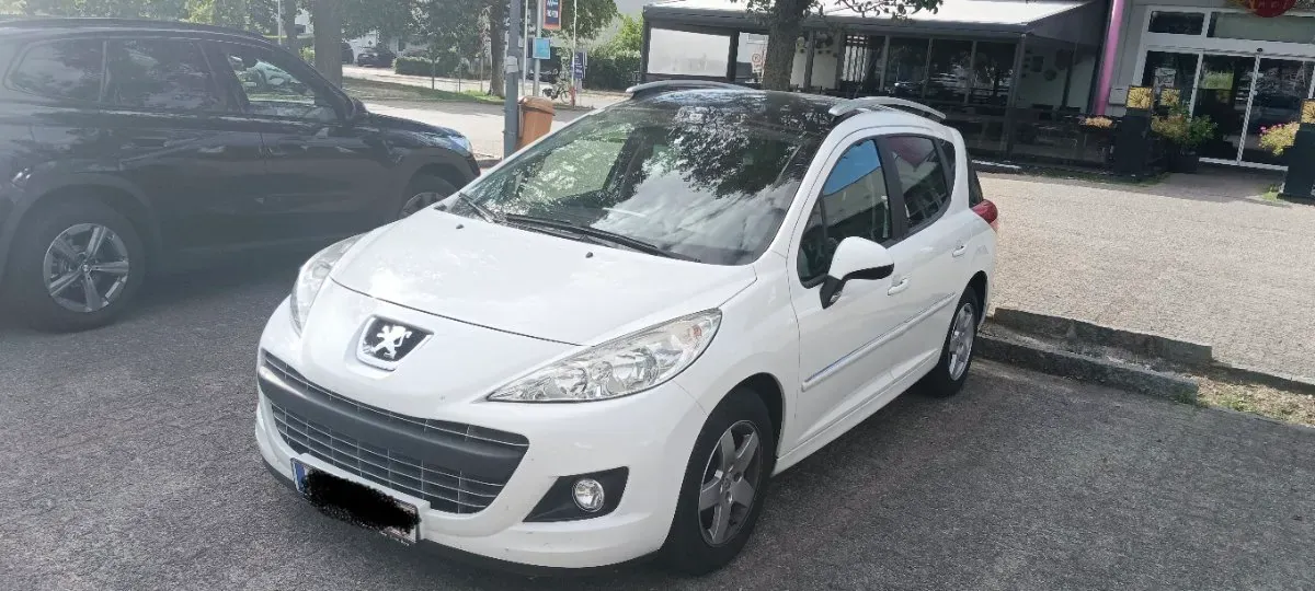 Peugeot 207 2011 photo 3