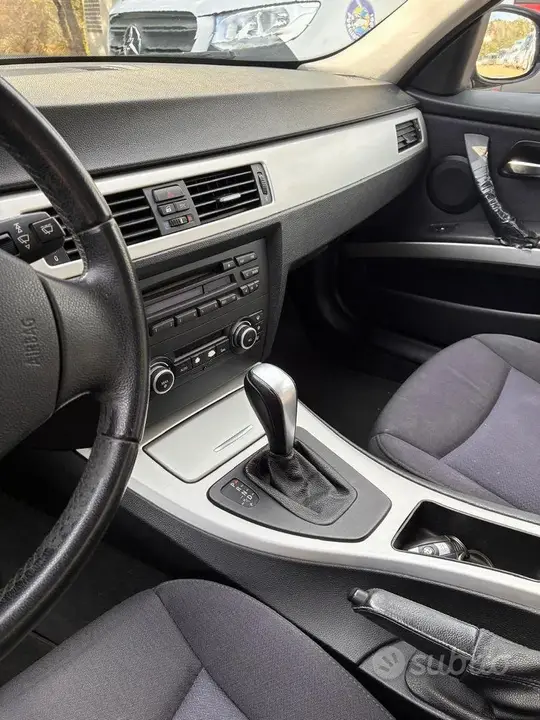 BMW 3 Series 2010 photo 2