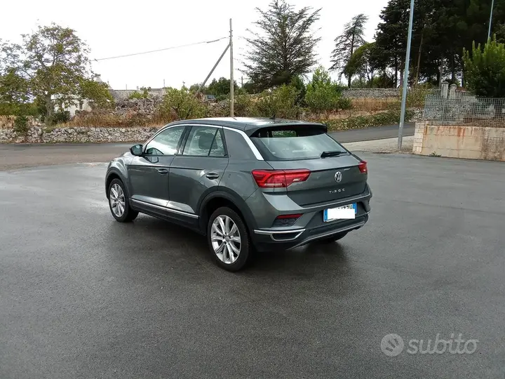 Volkswagen T-Roc 2019 photo 2