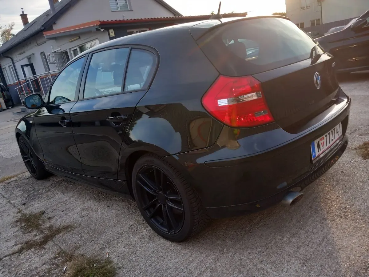 BMW 1 Series 2010 photo 2
