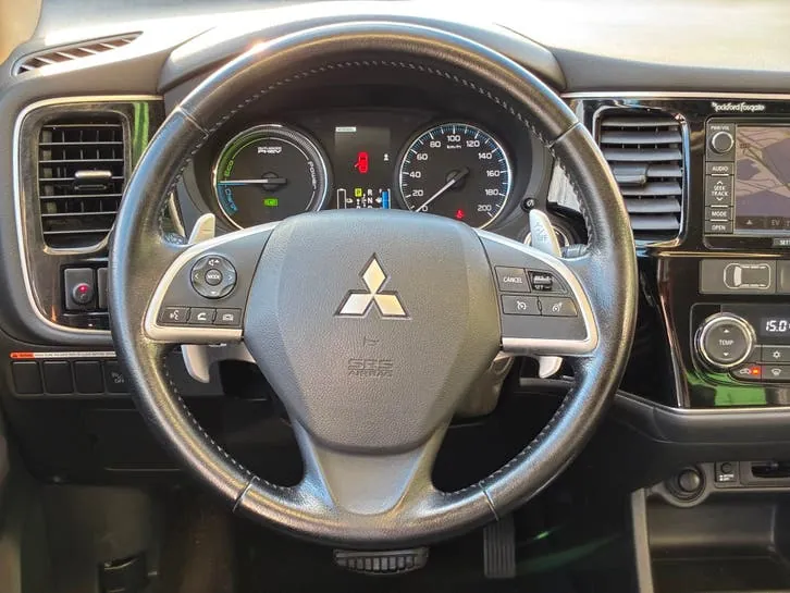 Mitsubishi Outlander 2013 photo 2