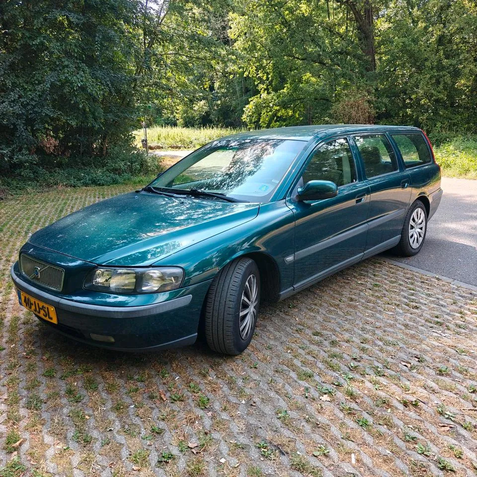 Volvo 2002 V70