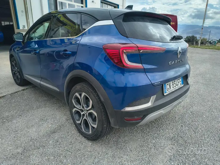 Renault Captur 2023 photo 2