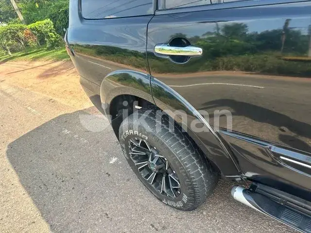 Mitsubishi Pajero 2012 photo 4