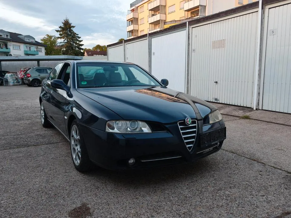 Alfa Romeo 166