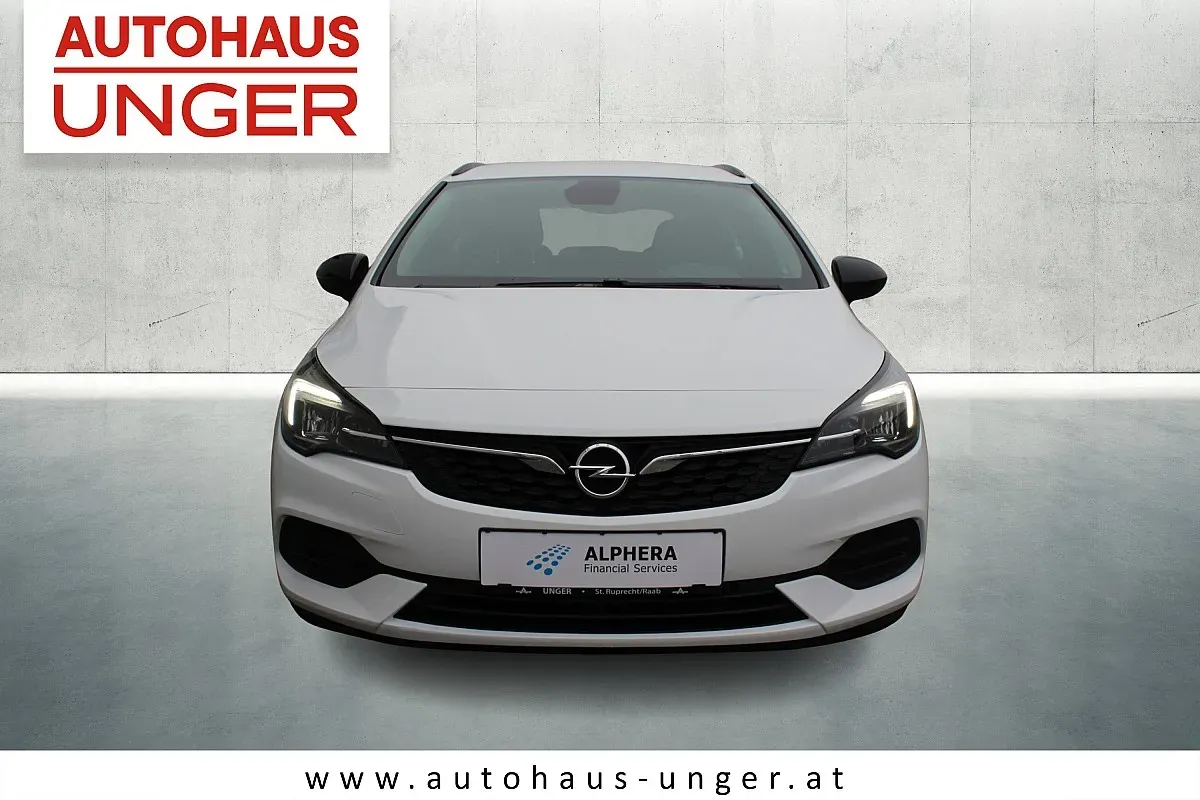 Opel Astra 2022 photo 2