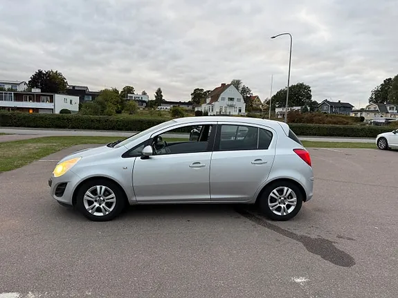 Opel Corsa 2012 photo 2