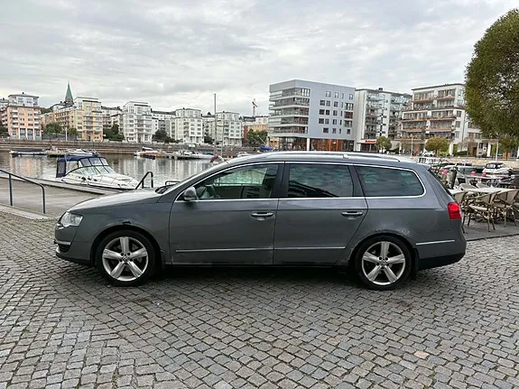Volkswagen Passat 2009 photo 2