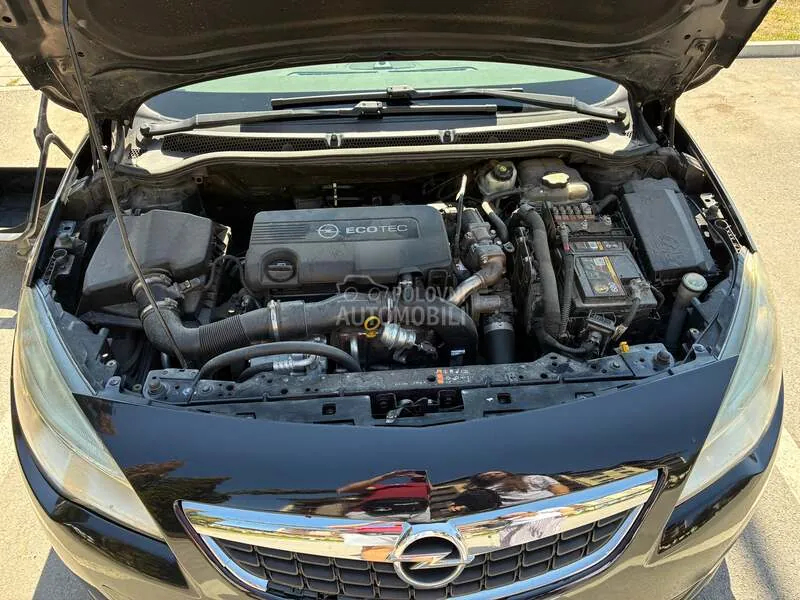 Opel Astra J 2011 photo 5