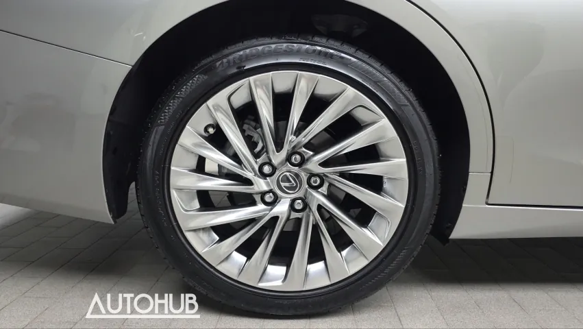 Lexus Es 300H 2023 photo 5