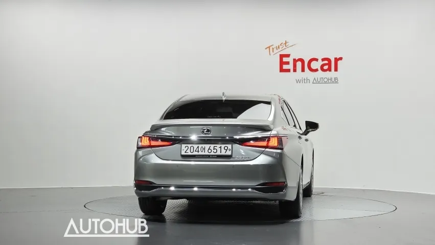 Lexus Es 300H 2023 photo 4