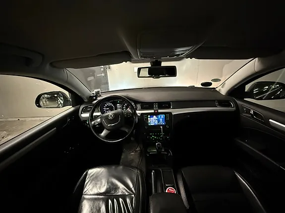 Skoda Superb 2010 photo 5