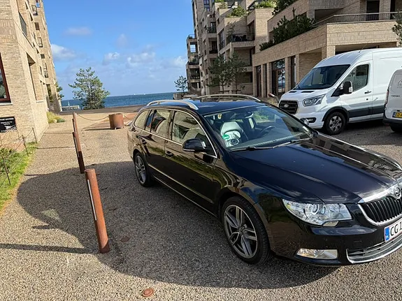 Skoda Superb 2010 photo 4