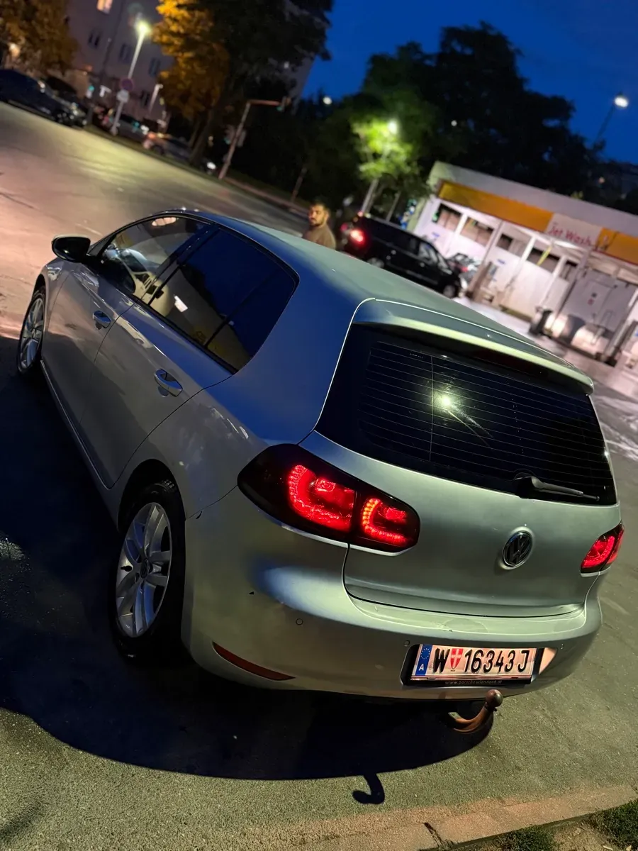 Volkswagen Golf 2010 photo 2
