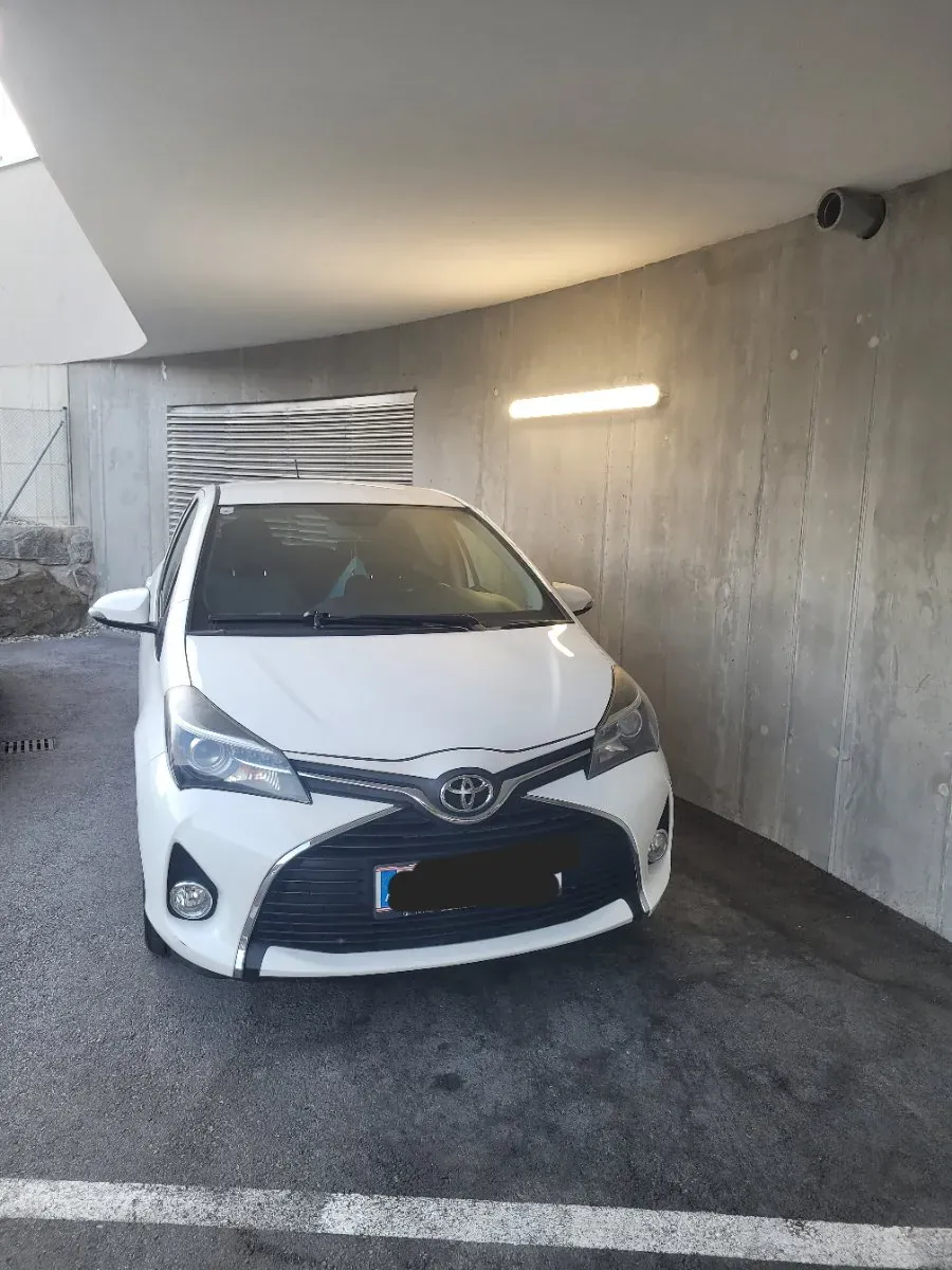 Toyota Yaris 2015 photo 2