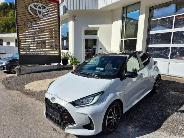 Toyota Yaris 2025 photo 2