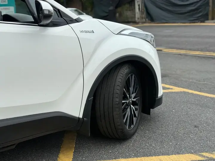 Toyota C-Hr 2019 photo 2