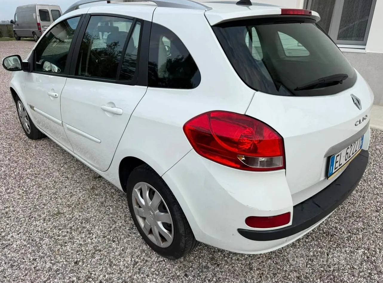 Renault Clio 2012 photo 2