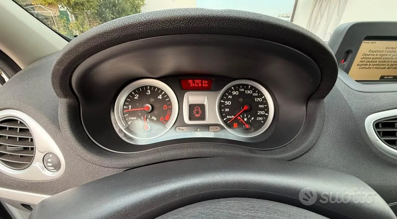 Renault Clio 2012 photo 5