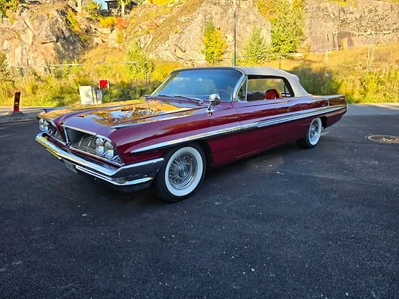 Pontiac Bonneville 1961 photo 2