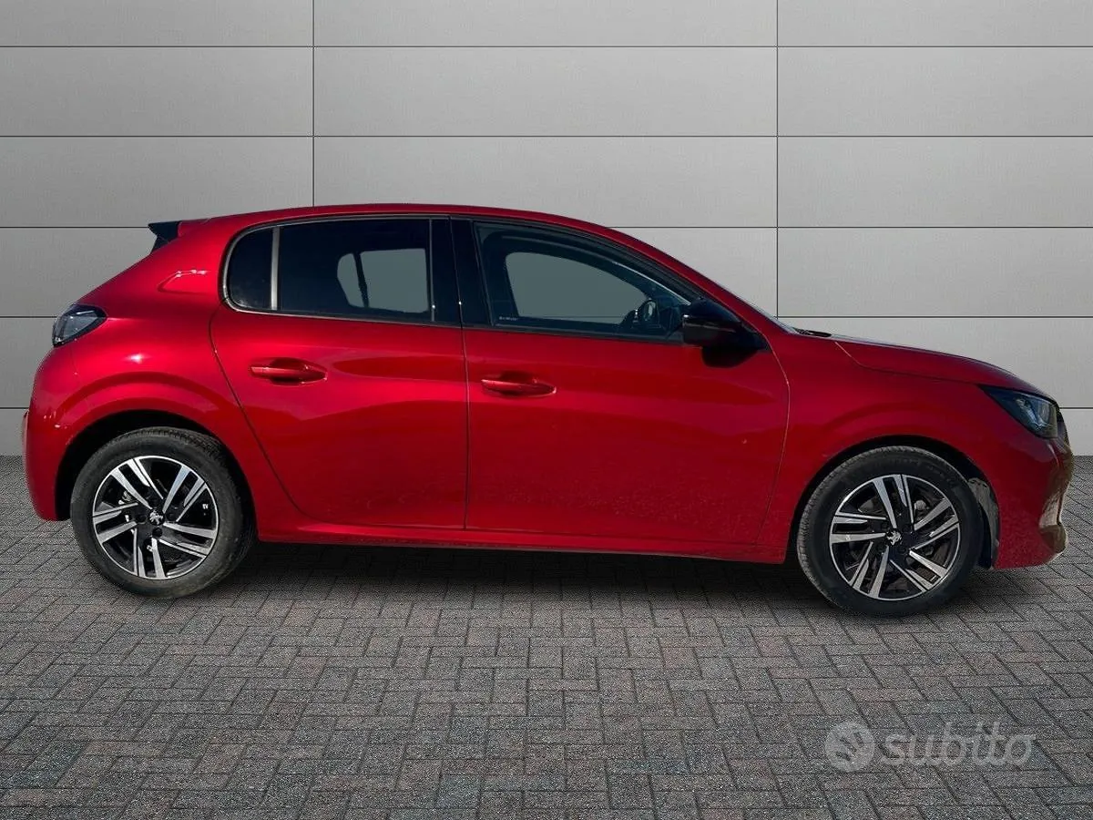 Peugeot 208 2022 photo 3