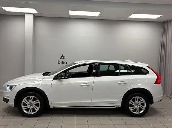 Volvo V60 Cross Country 2018 photo 2