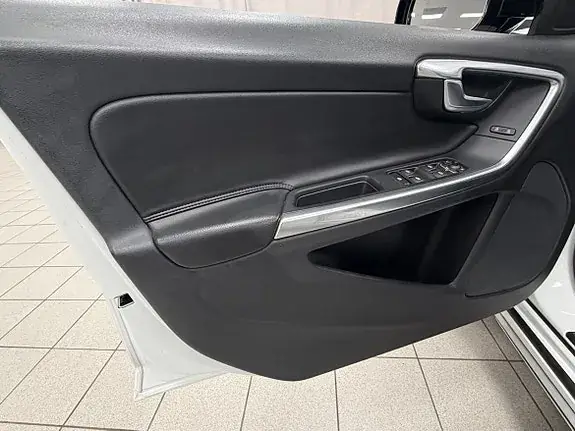Volvo V60 Cross Country 2018 photo 5