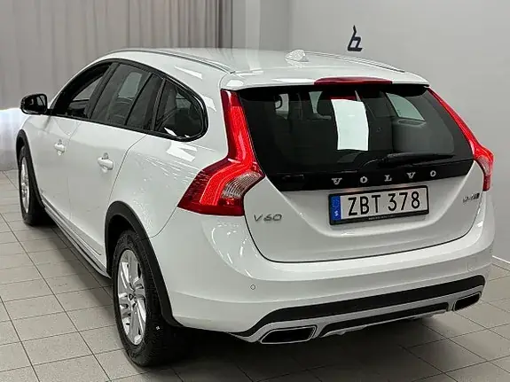 Volvo V60 Cross Country 2018 photo 3