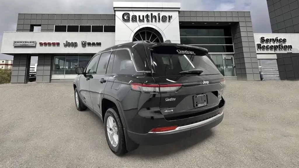 Jeep Grand Cherokee 2026 photo 4
