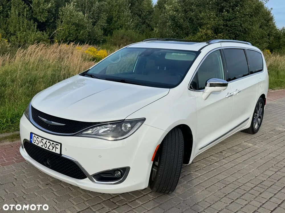 Chrysler Pacifica 2018 photo 2