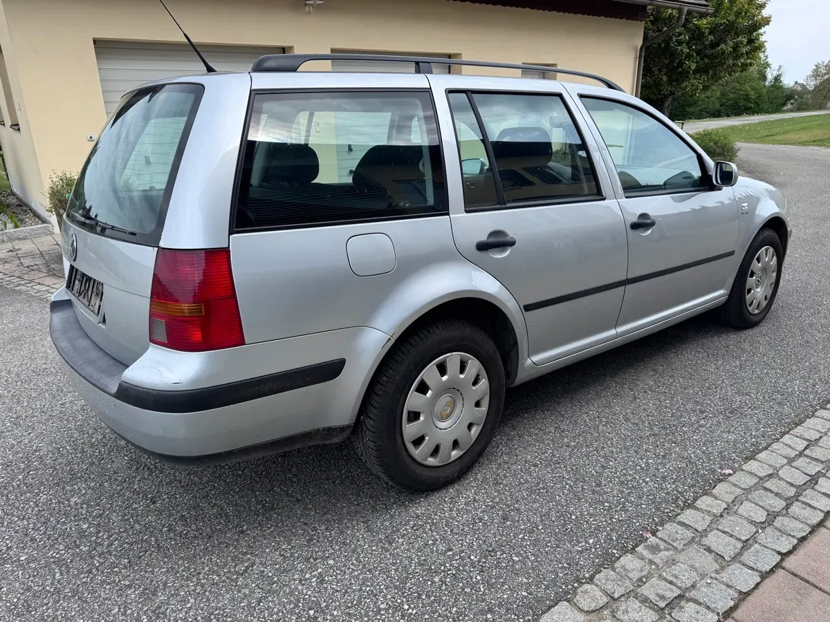 Volkswagen Golf 2002 photo 2